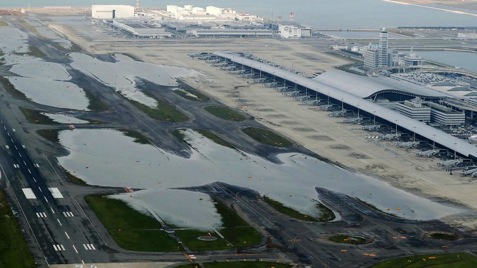 Piste na aerodromu Kansai su poplavljene