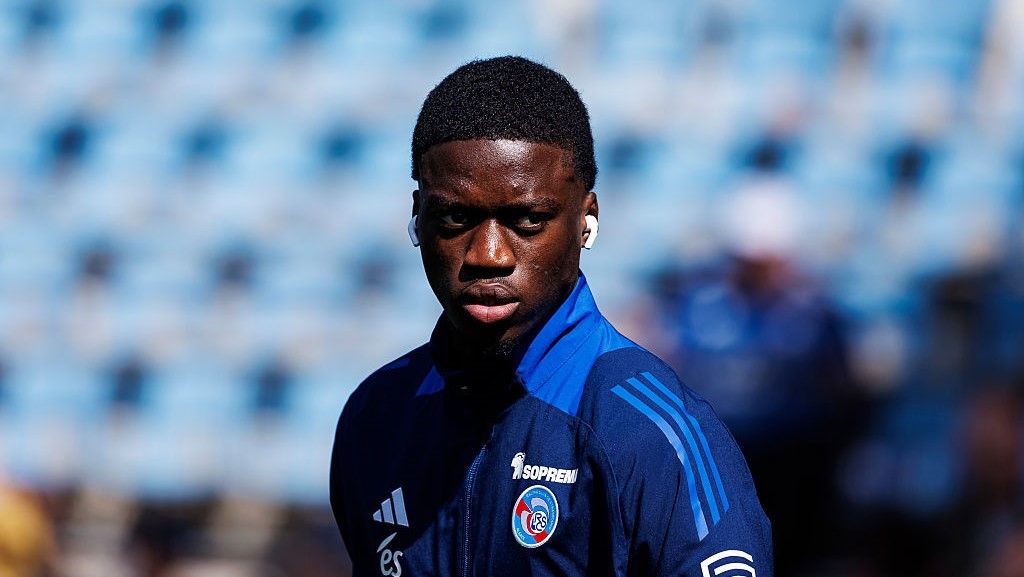 Mamadou Sarr: Chelsea sign defender from Strasbourg for £12m - BBC Sport
