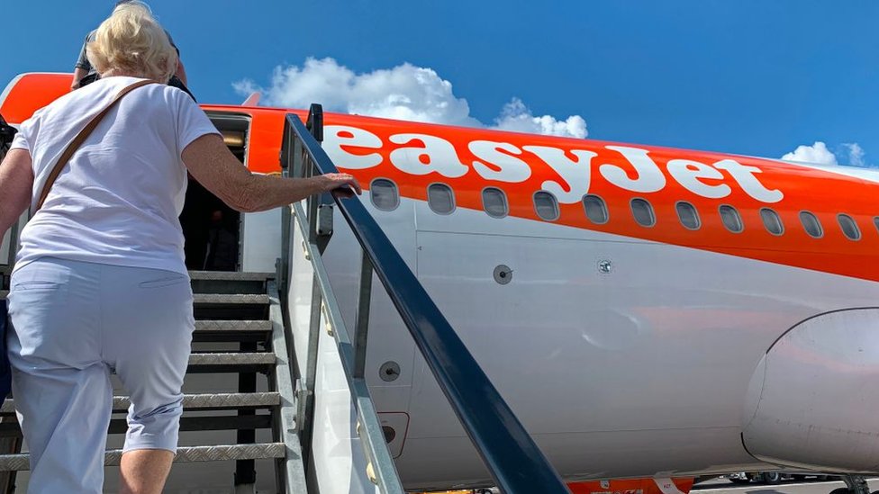 Посадка пассажиров в самолет Easyjet