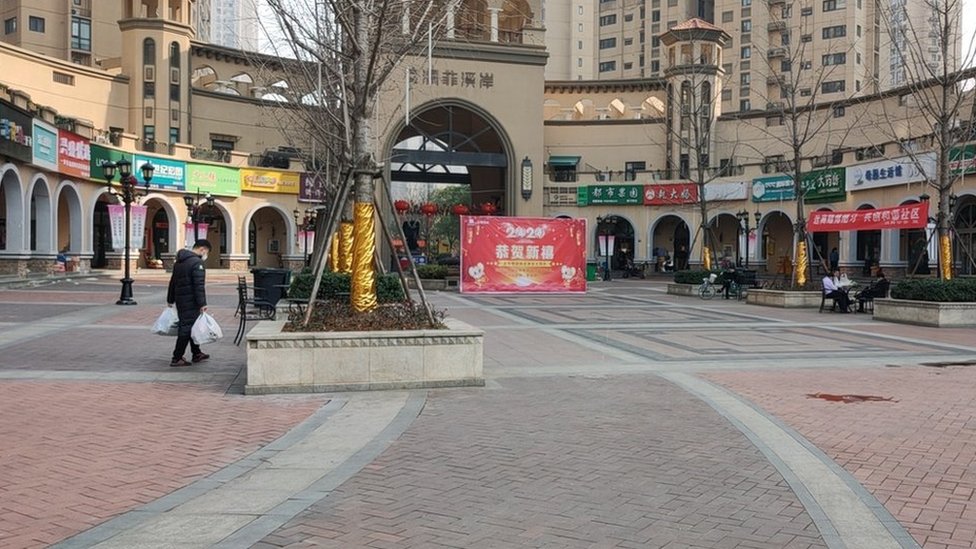 現居武漢的台灣人描述，市區店家僅有一成開業。