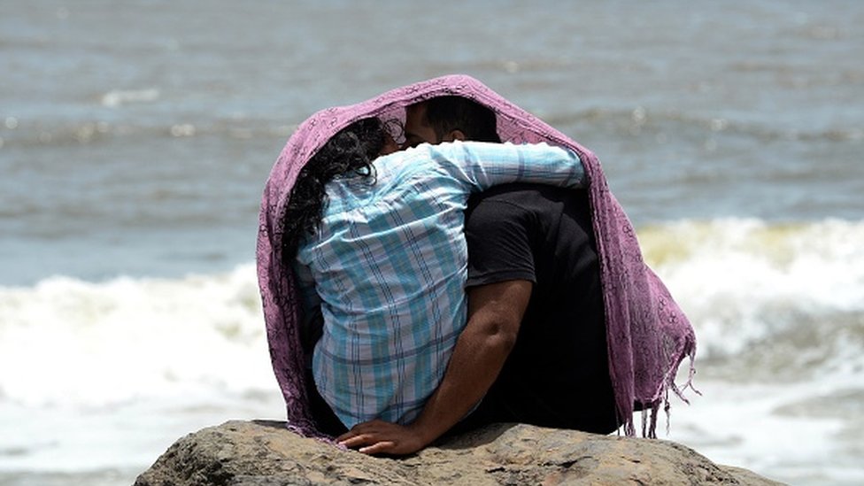 [출처: Getty Images] 혼전 성관계가 금기시되는 인도이지만, 조사에 따르면 많은 청소년이 성 활동을 하는 것으로 나타났다