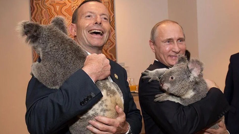 Bivši australijski premijer Toni Abot i ruski predsednik Vladimir Putin sa koalama u čuvenom zoološkom vrtu