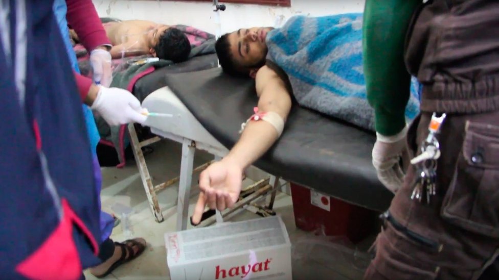 Se calcula que han fallecido más de 70 personas a consecuencia del ataque. Víctimas del ataque químico.