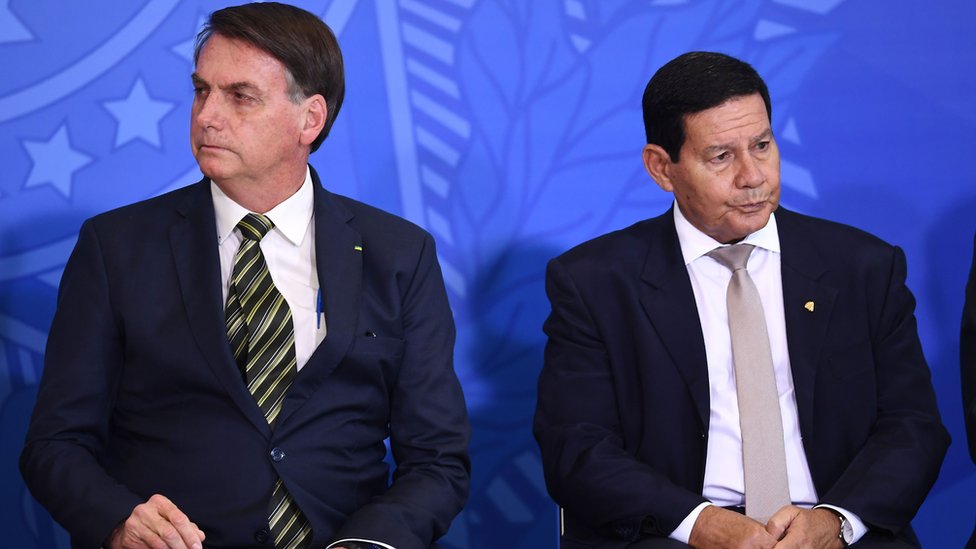 Julgamento contra Bolsonaro e Mourão no TSE é adiado; entenda ações que pedem cassação da chapa - BBC News Brasil