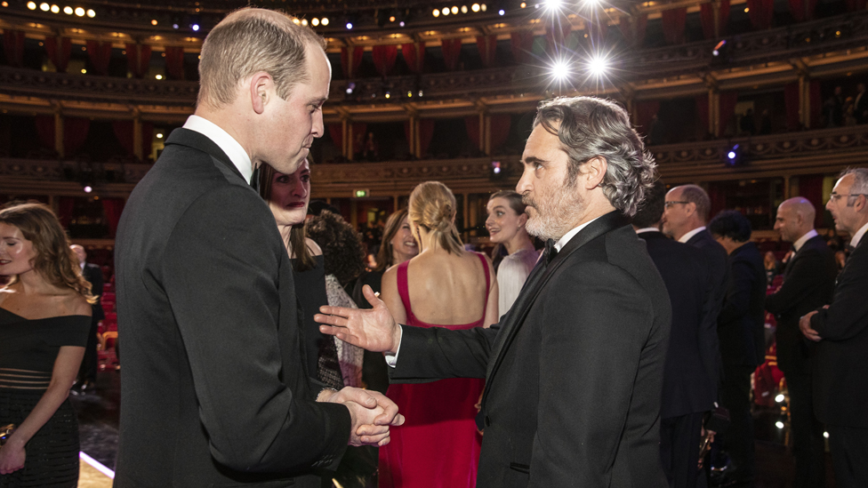 Phoenix, ödül töreni sırasında Prens William ile de görüştü.