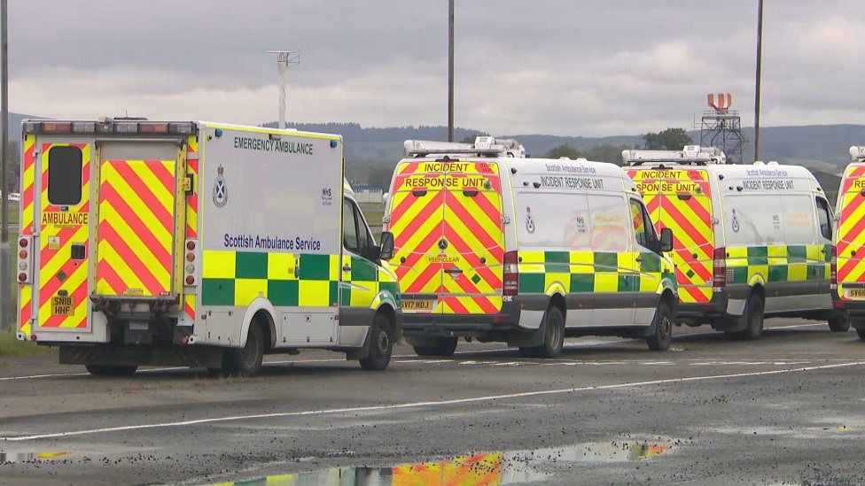 Машины скорой помощи в аэропорту Глазго