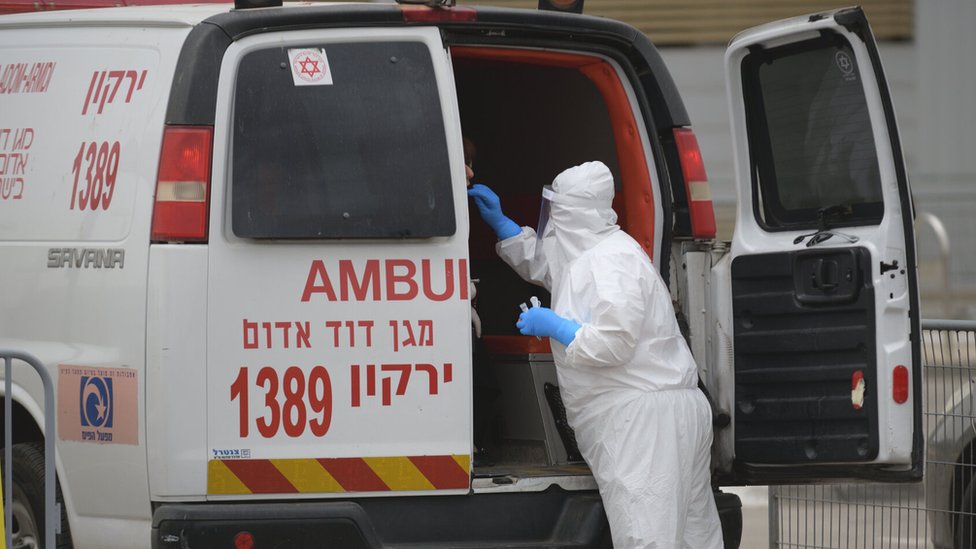 Файловая фотография израильской скорой помощи и медика