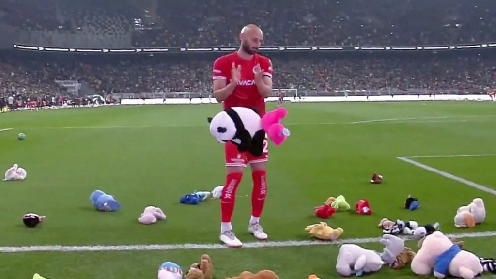 Besiktas vs Antalyaspor delayed as fans throw thousands of toys on