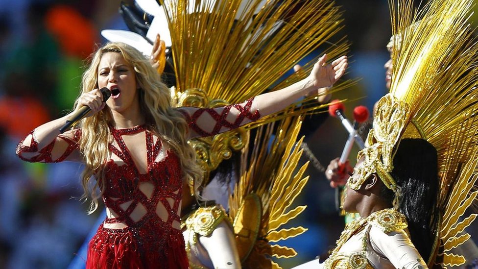 La estrella pop colombiana Shakira grabó los himnos oficiales para las Copas Mundiales de 2010 y 2014