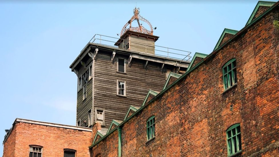 Shrewsbury Flaxmill Maltings в 2000 году до реставрационных работ