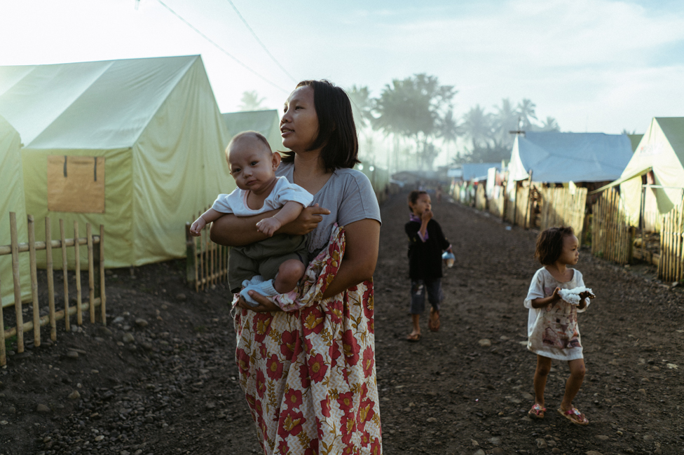 يعيش مئات الآلاف في مخيم النازحين