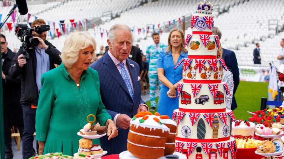 Una exhibición de pasteles frente al rey Carlos III