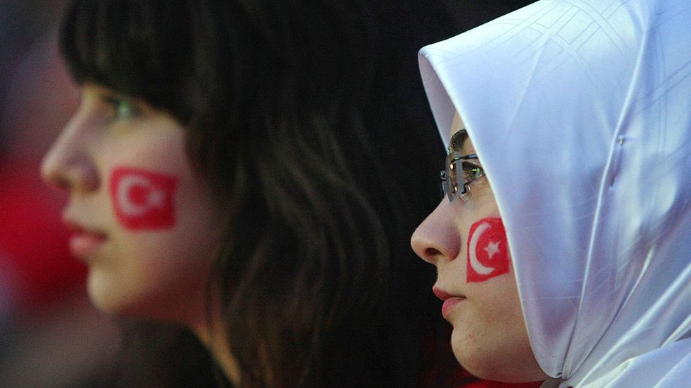 Turquía ha vivido permanentemente dividida entre su lado religioso y su lado secular. Mujeres turcas