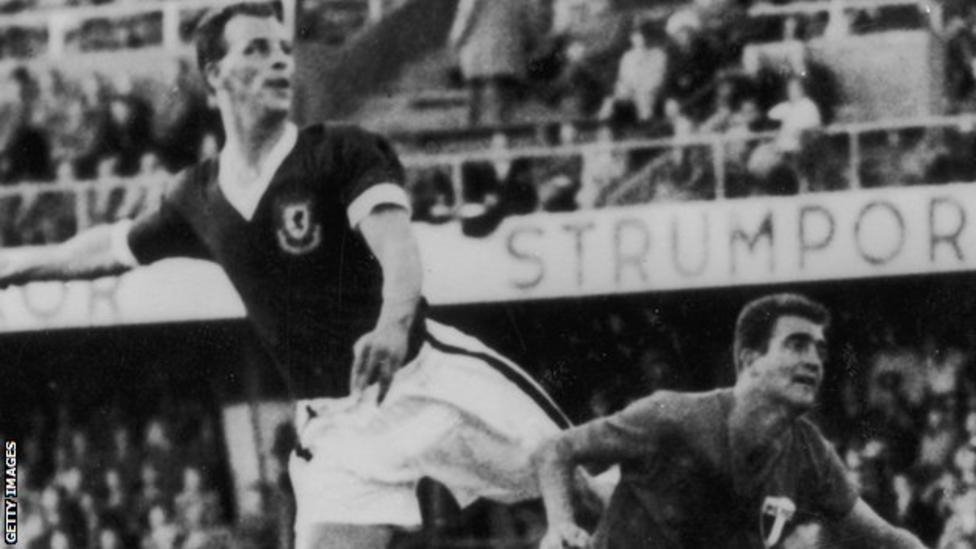 لم تتأهل ويلز لكأس العالم منذ أن ساعدها العظيم جون تشارلز (على اليسار) في الوصول إلى ربع نهائي عام 1958