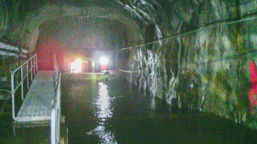 Тоннель внутри первой секции шахты