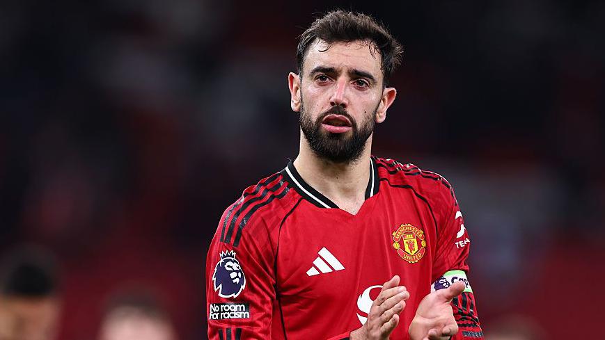Bruno Fernandes: Man Utd captain felt 'hurt' and believes club 'wanted him'  to accept Al-Hilal offer - BBC Sport