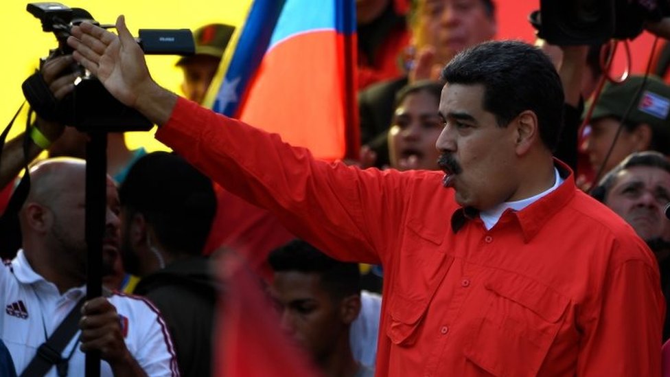 Nicolás Maduro habla a sus seguidores en una marcha en Caracas.