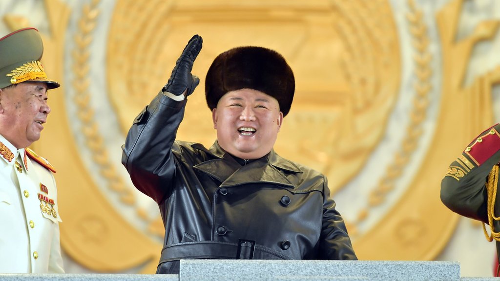 Kim Чен Ын на военном параде