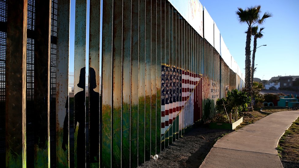 La promesa de Donald Trump de construir un "gran muro" entre México y Estados Unidos ha empeorado la relación entre ambos países. Valla entre Méxco y Estados Unidos en Tijuana