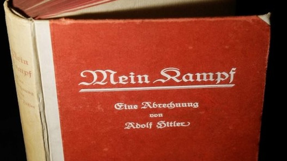 Первое издание «Майн кампф» Гитлера. Файл фото