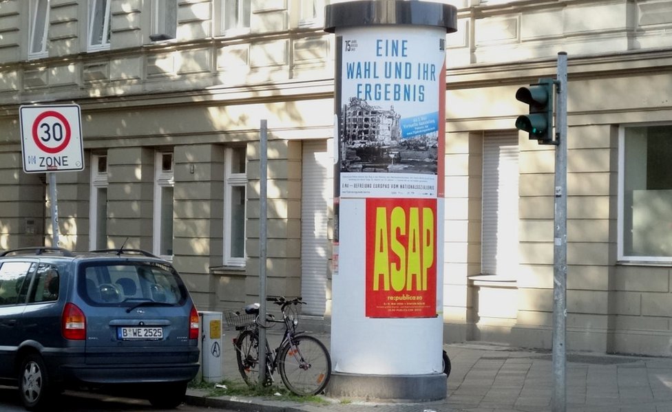 Плакат по случаю государственного праздника в Берлине