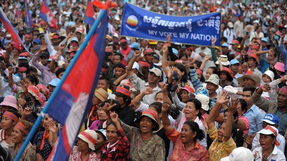 Supporters of the opposition Cambodia National Rescue Party (CNRP) shout slogans during a demonstration in Phnom Penh on December 16, 2013