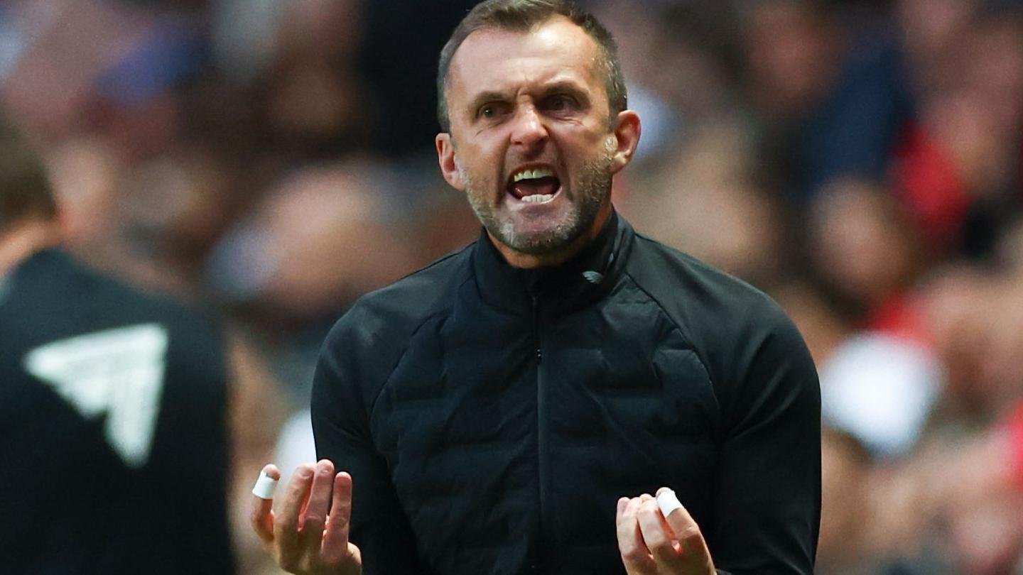 Nathan Jones: Charlton Athletic boss signs new five-year contract - BBC Sport