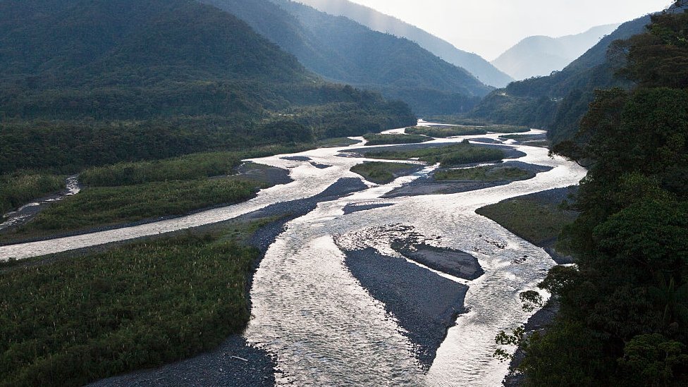 Río Pastaza hacia los Andes en Ecuador.
