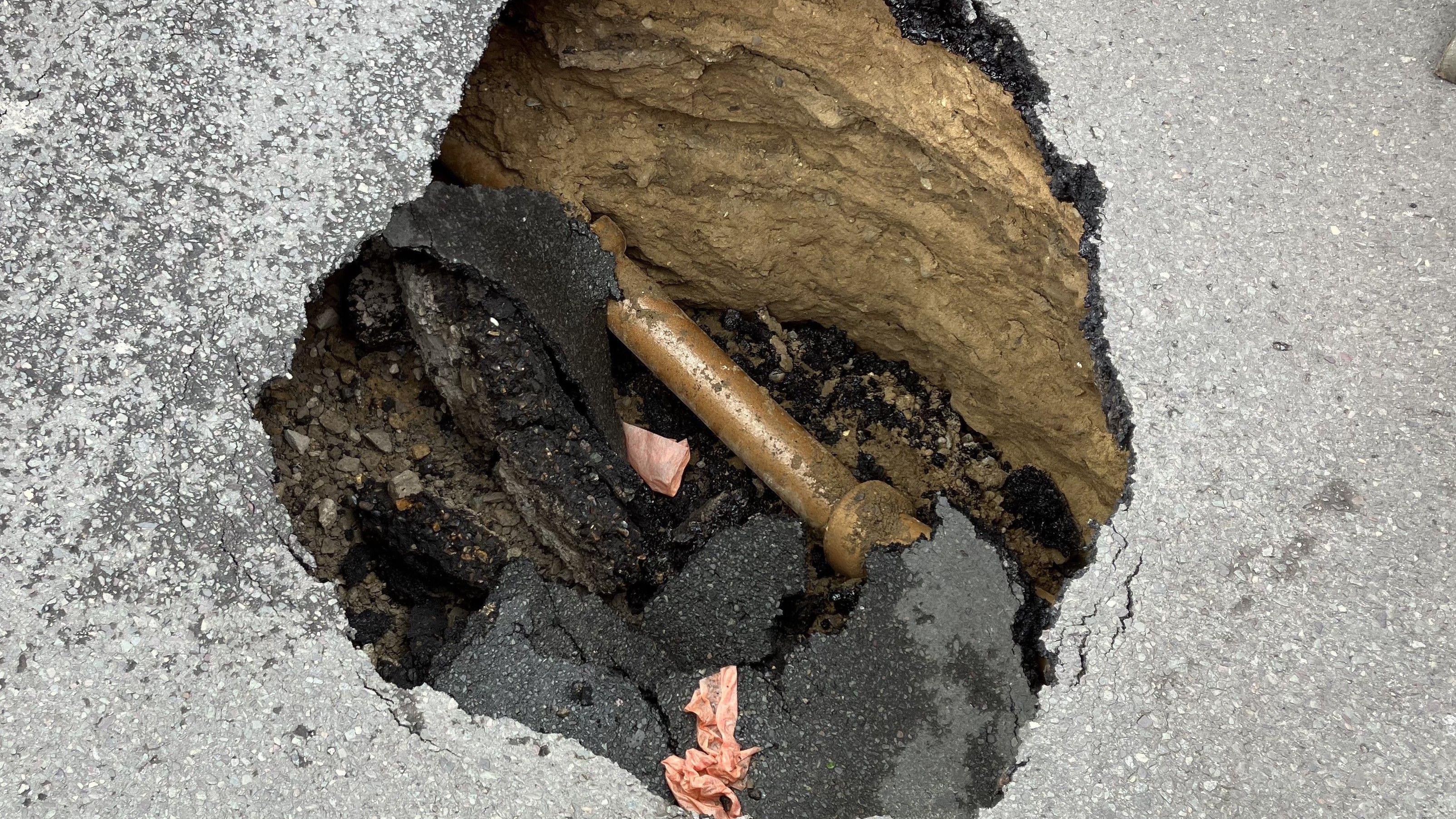 Lowestoft suspected sinkhole emerges prompting cordon - BBC News