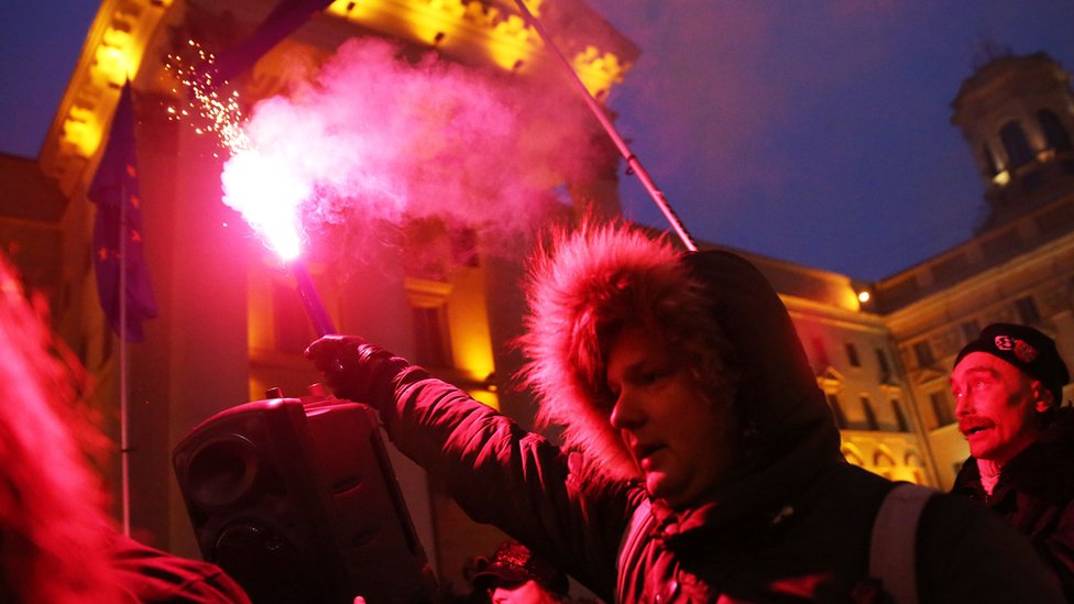 В марте общее количество задержанных или оштрафованных за участие в протестах превысило 80 человек