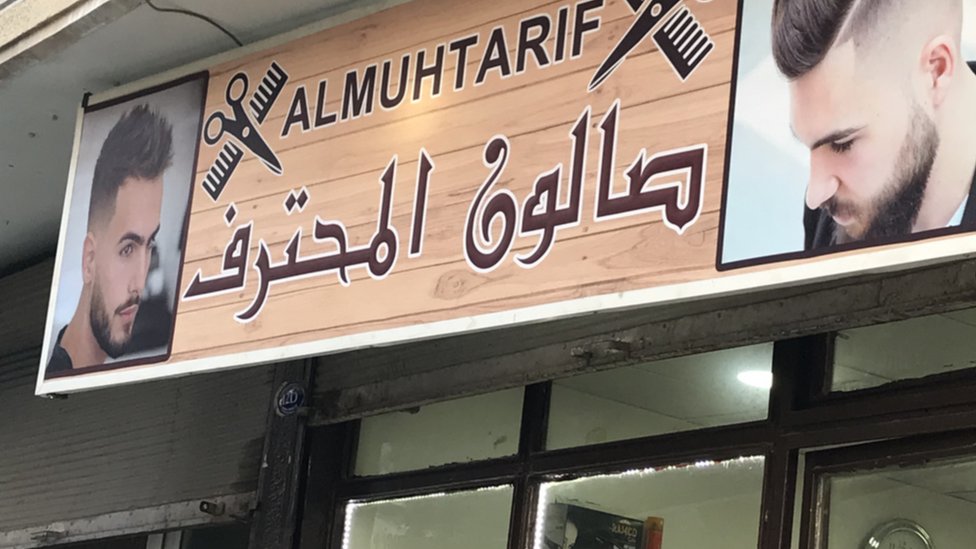 Gaziantep'te Suriyelilerin işlettiği bir berber dükkanı