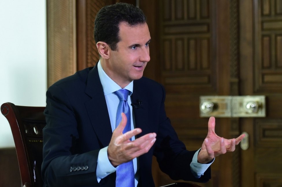 На снимке президент Сирии Башар аль-Асад дает интервью государственному телевидению Португалии RTP 15 ноября 2016 года.
