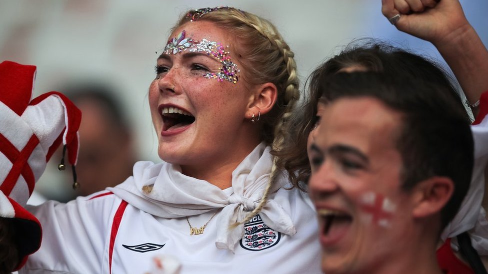 英格蘭球迷在女足世界杯賽上聲援本國球員