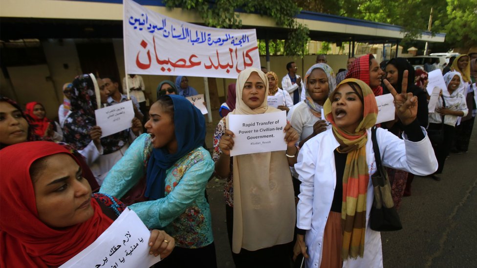 أطباء وطبيبات الأسنان شاركوا في الإضراب