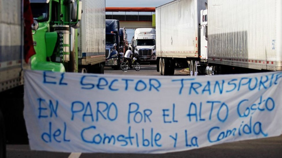 Huelga del sector del transporte en Panamá por el alto costo de la comida y el combustible