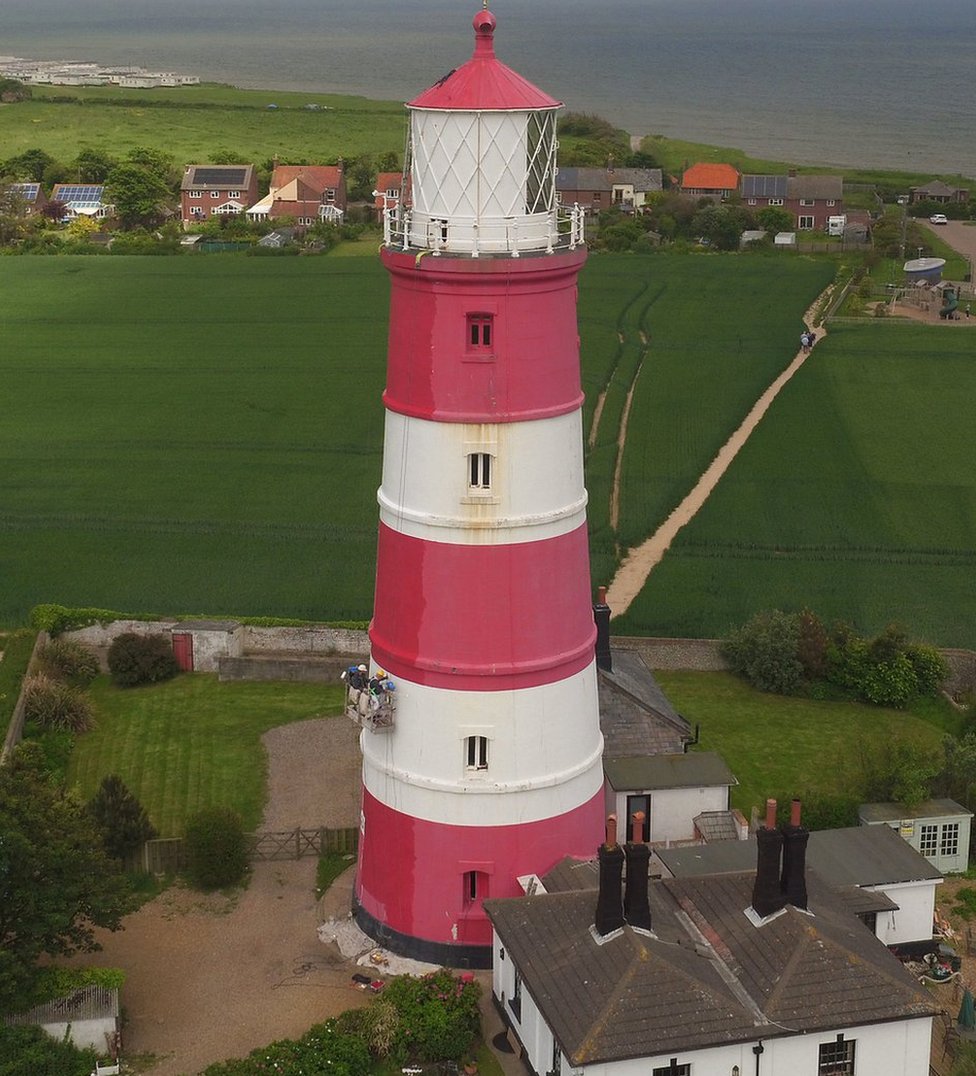 Happisburgh Lighthouse in Norfolk gets paint job BBC News