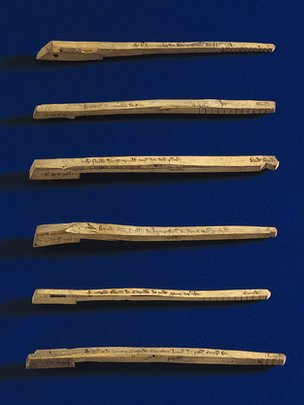 La historia de los palos tallados no acabó demasiado bien... Palos tallados