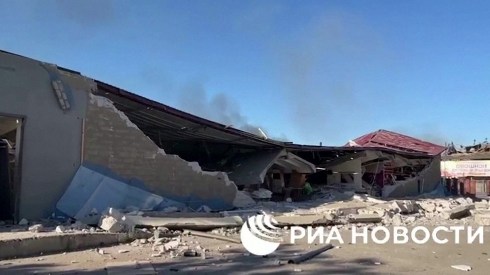ذكرت تقارير روسية أن مستودعات للمساعدات أو الأسمدة المعدنية تعرضت للقصف، ما شكك في الرواية الأوكرانية