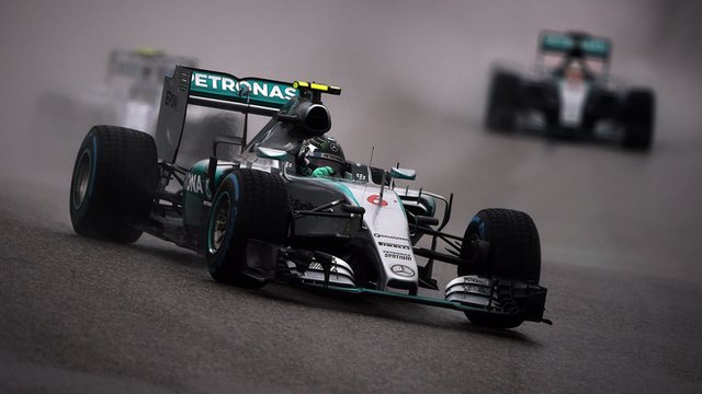 Nico Rosberg drives in qualifying at the United States Grand Prix