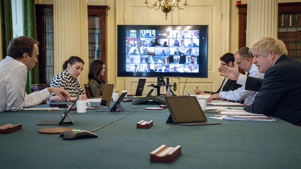 Премьер-министр Борис Джонсон проводит заседание цифрового кабинета на Даунинг-стрит, 10