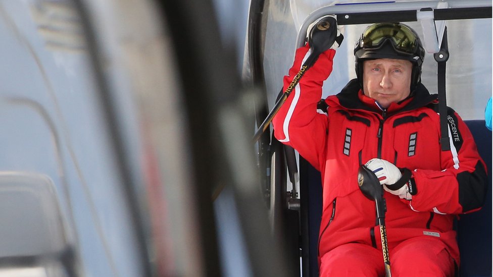 Ruski predsednik Vladimir Putin na ranijem skijanju u Sočiju