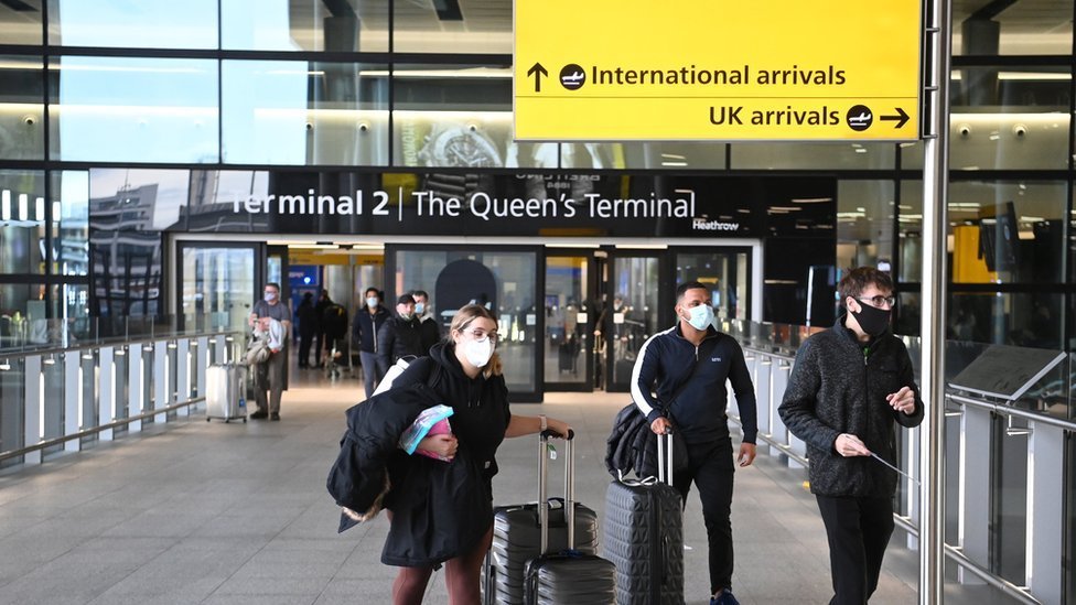 Os pasaxeiros que chegan ao aeroporto de Heathrow en xaneiro.