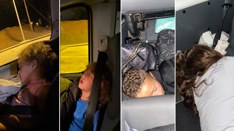 Дети спят в фургоне
