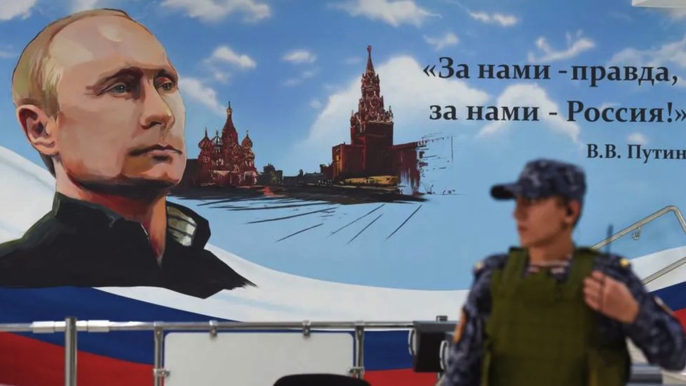 Poster Vladimira Putina i policajca
