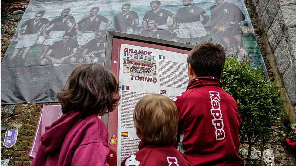 Aficionados del Torino en Superga