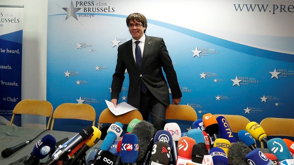 La rueda de prensa de Carles Puigdemont en Bruselas fue multitudinaria. Carles Puigdemont