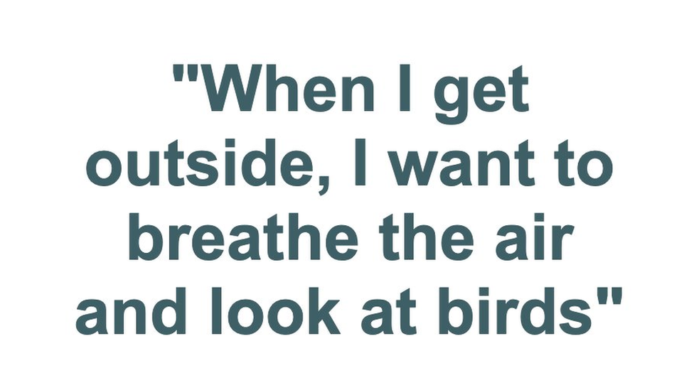 " Когда я выхожу на улицу, мне хочется подышать воздухом и посмотреть на птиц "
