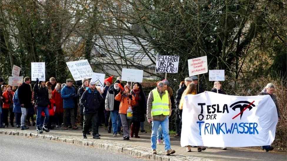 Almanya'da Tesla fabrikasına karşı protestolar düzenleniyor