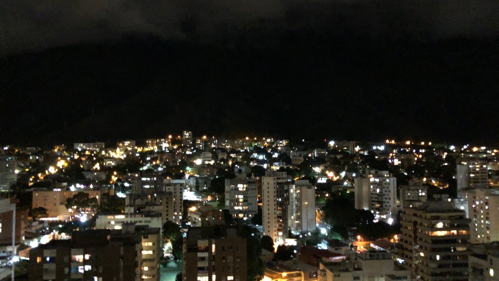 Imagen nocturna de Caracas
