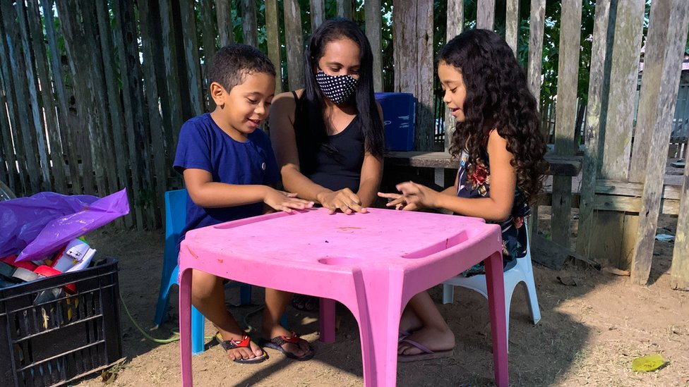 Eugenia Lima Silva plays with her two children